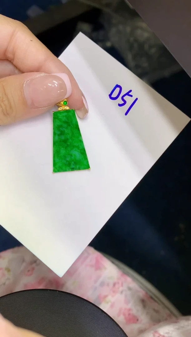 翡翠18K金镶嵌颈饰缅甸天然翡翠A货