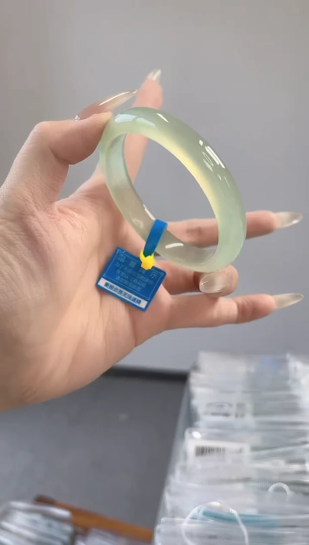 玛瑙/玉髓手镯未镶嵌55-56圈