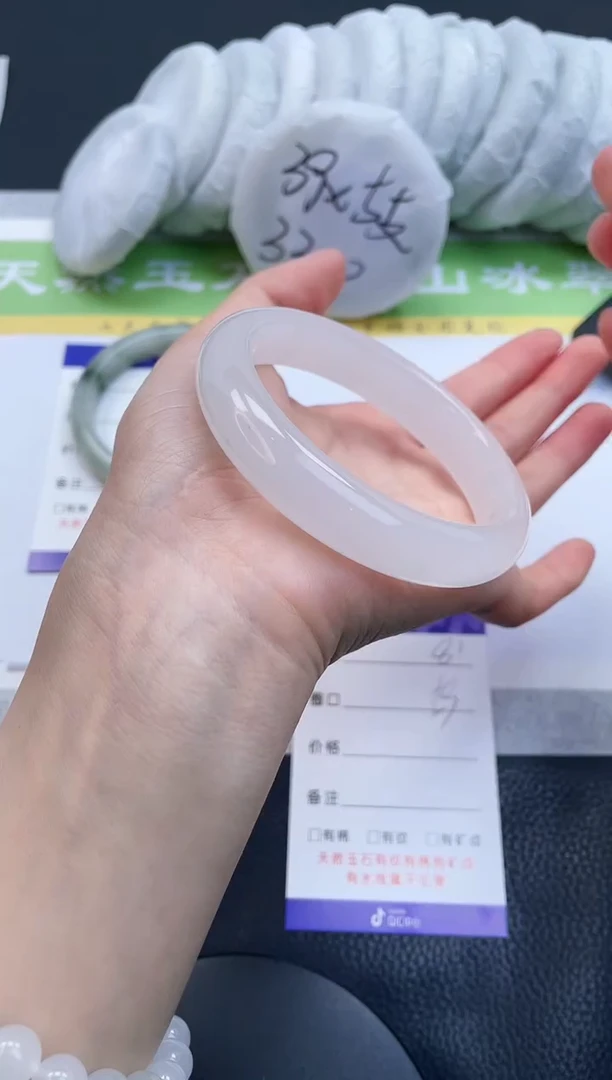 【闪购商品】石英质玉手镯未镶嵌A81-58+