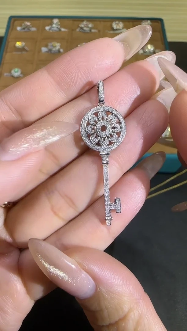 【闪购商品】钻石/18K金镶嵌太阳花吊坠