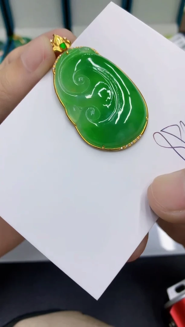 颈饰18K金镶嵌翡翠翡翠