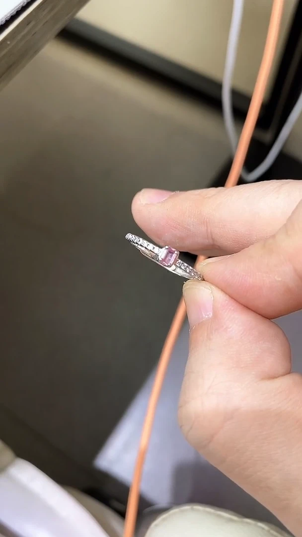 戒指蓝宝石银S925镶嵌天然粉色蓝宝石