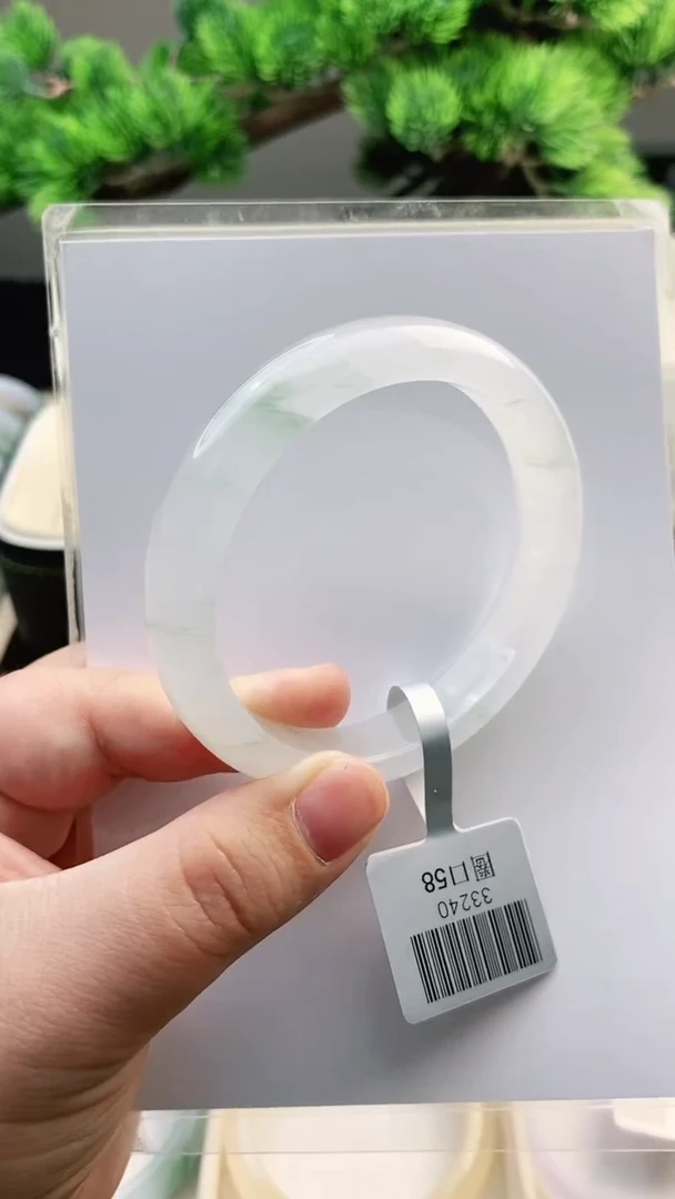 【闪购商品】石英质玉手镯未镶嵌58