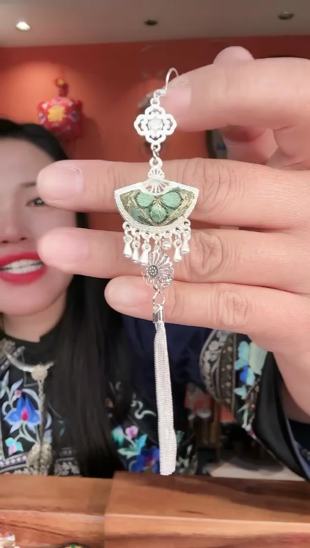 织绣手工苗绣刺绣饰品90
