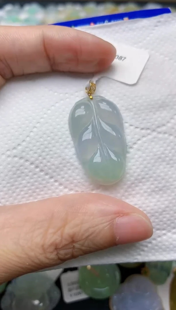 翡翠18K金镶嵌颈饰天然缅甸A货翡翠