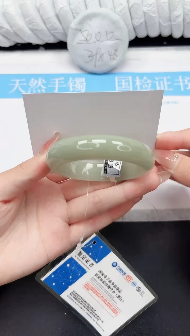 未镶嵌手镯石英质玉41-54.6DK