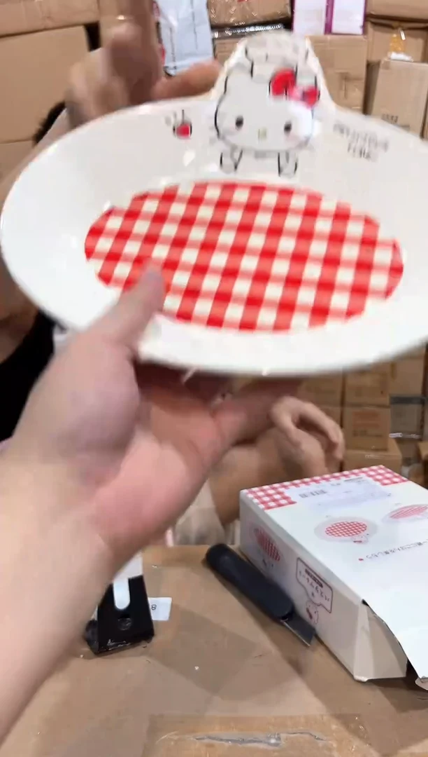 瓷片原盒kt猫红格子餐盘 微瑕