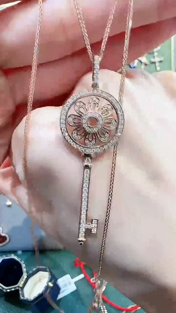 【闪购商品】钻石吊坠(不含链)18K金镶嵌18K金钻石钥匙吊坠