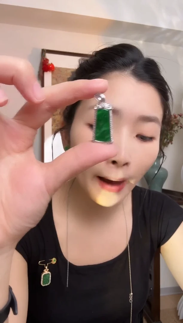 颈饰银S925镶嵌翡翠吊坠