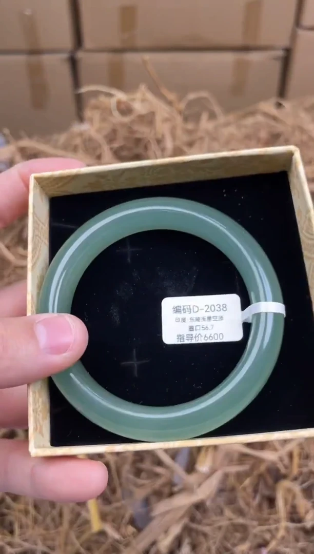 未镶嵌手镯石英质玉D2038