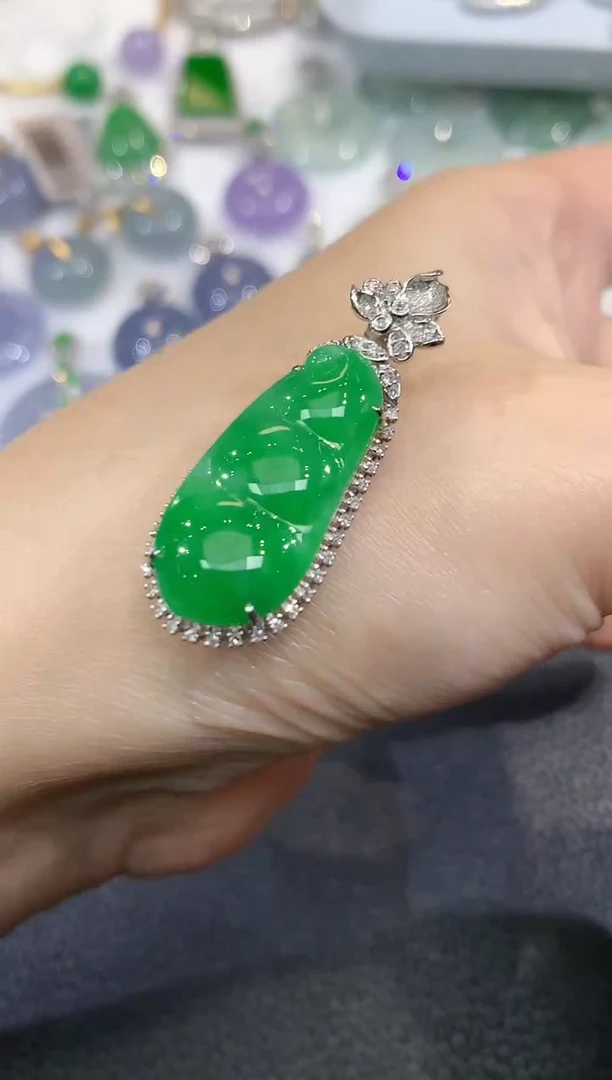 吊坠(不含链)18K金镶嵌翡翠A54