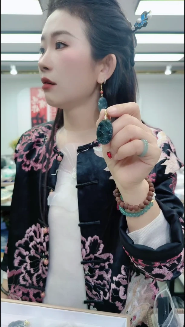 【闪购商品】翡翠未镶嵌颈饰1646蓝水山水  一个