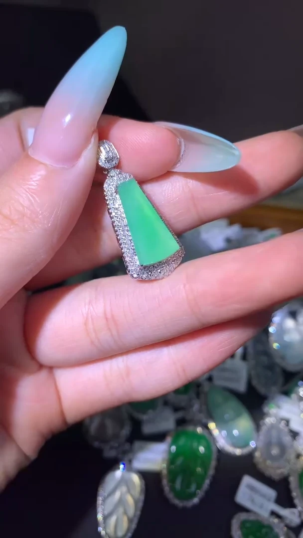 吊坠(不含链)18K金镶嵌翡翠吊坠