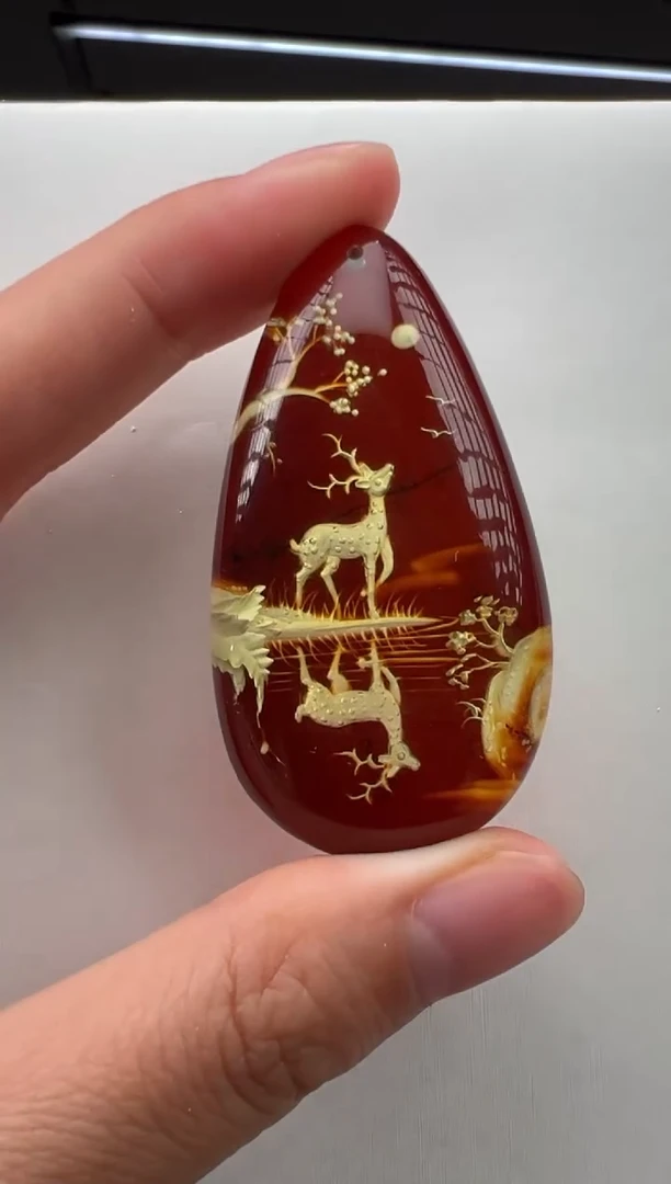 未镶嵌颈饰琥珀小鹿