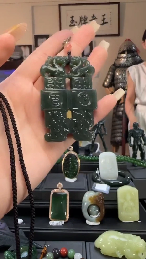 颈饰未镶嵌和田玉且末蓝吉祥玉鼎吊坠