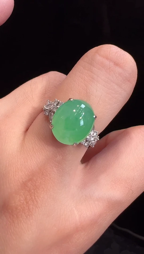 翡翠戒指18K金镶嵌戒指