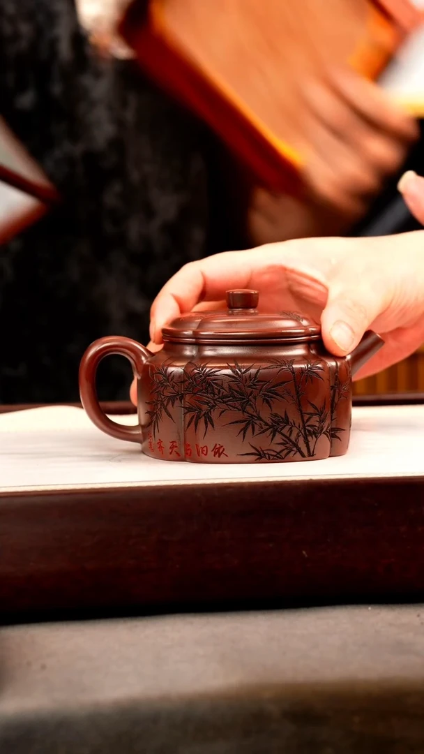 茶壶紫砂古乌泥 筋纹德钟 刻竹