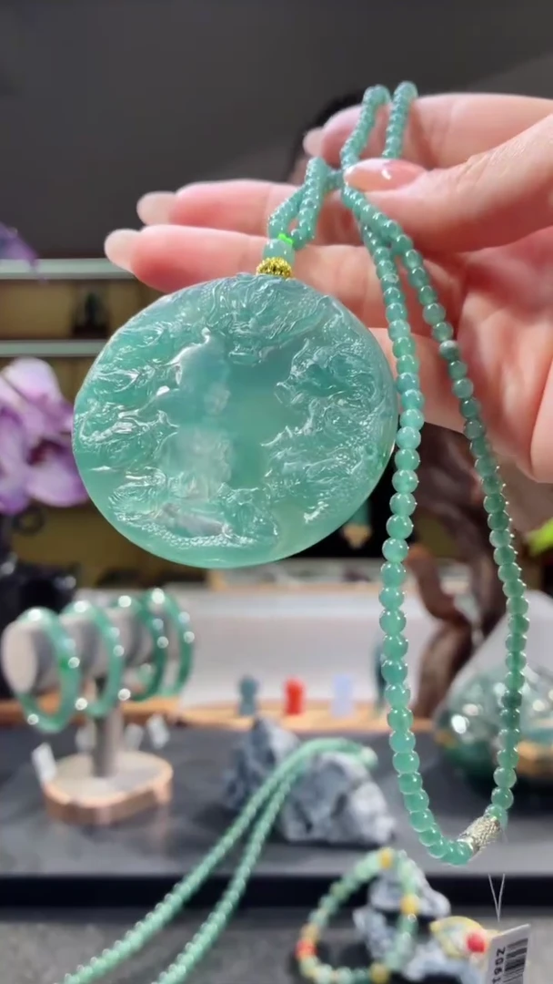 吊坠(赠链)未镶嵌翡翠吊坠（多样性发其一）