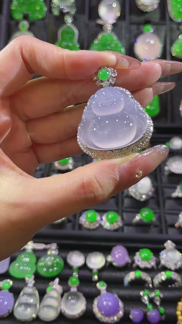 颈饰18K金镶嵌翡翠吊坠