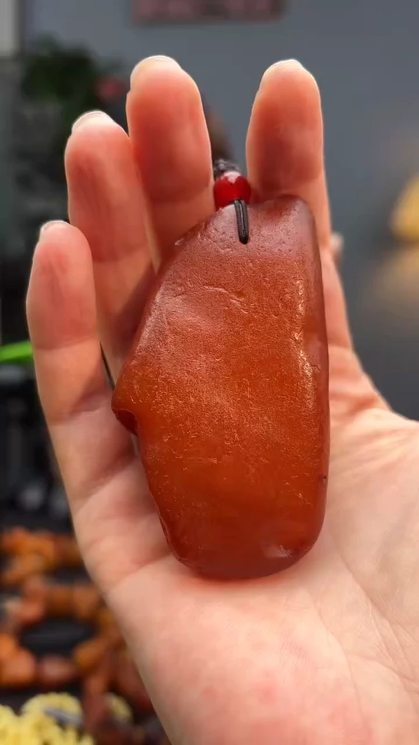未镶嵌颈饰琥珀吊坠