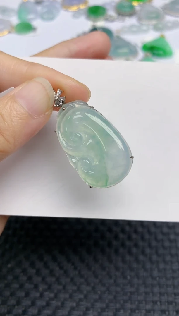 翡翠18K金镶嵌颈饰天然A货翡翠