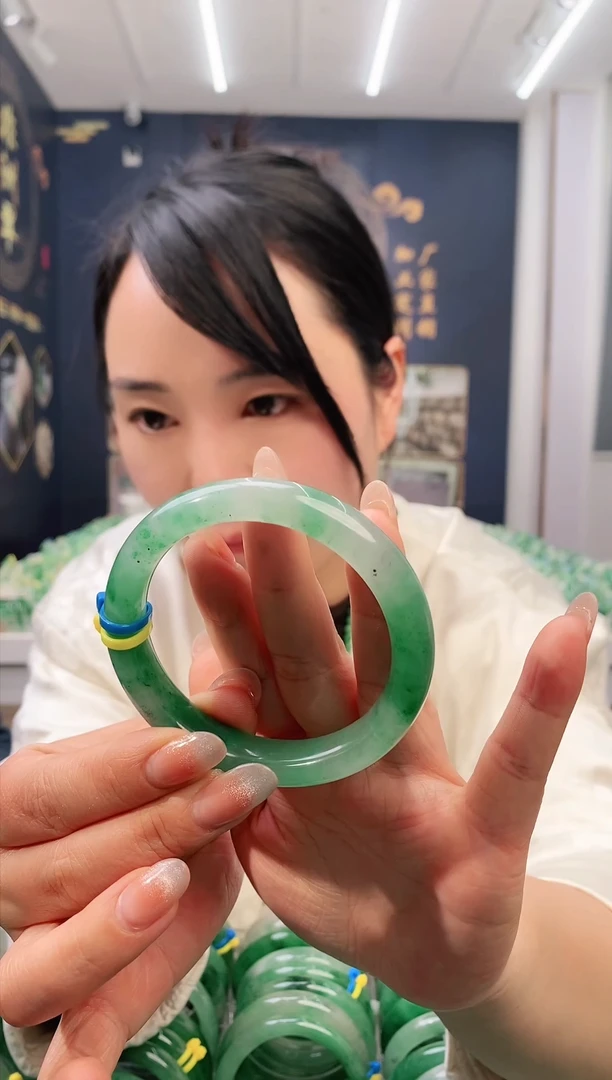 【闪购商品】石英质玉手镯未镶嵌92