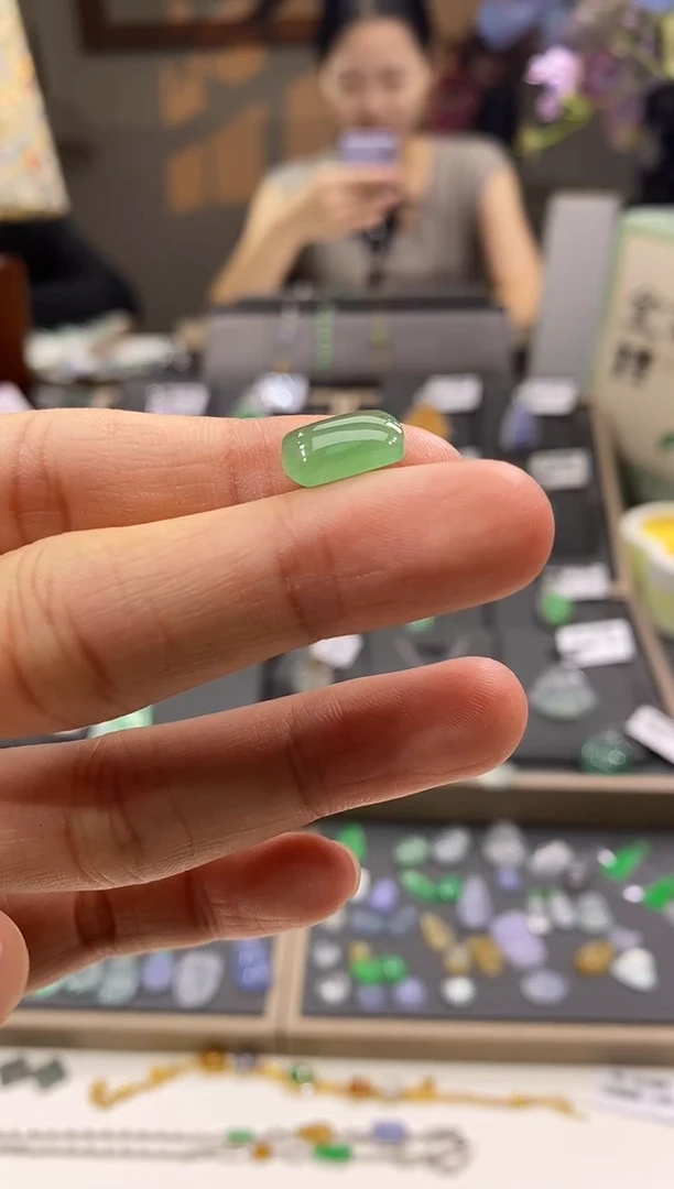 颈饰未镶嵌翡翠马鞍