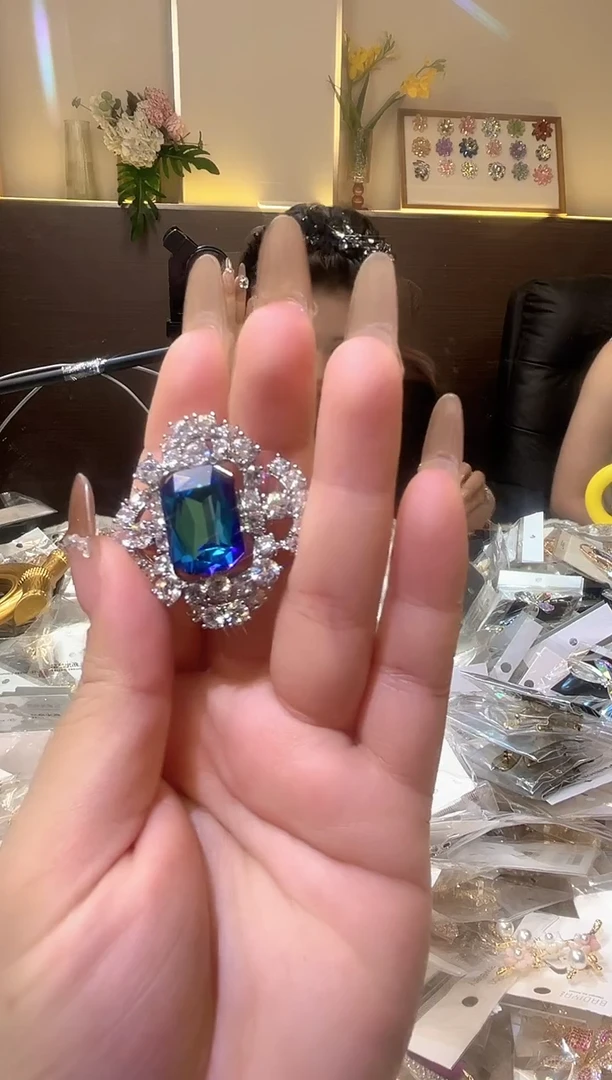 锆石铁合金精品饰界