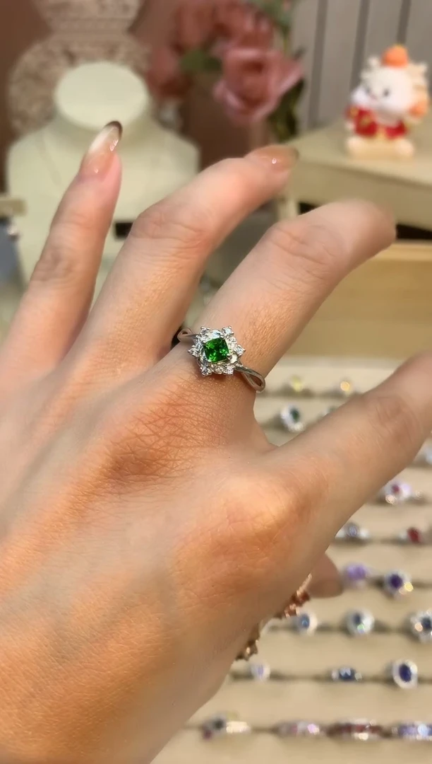 银S925镶嵌透辉石戒指雪花