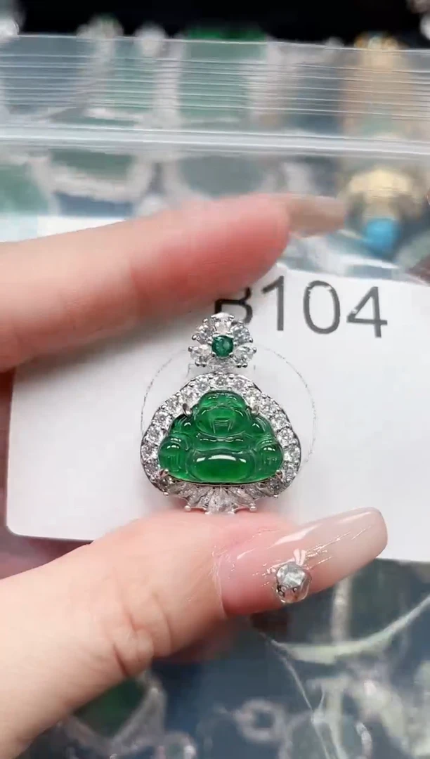 【闪购商品】翡翠颈饰未镶嵌赠皮绳104