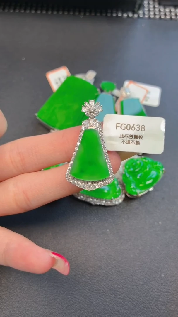 颈饰银S925镶嵌翡翠吊坠