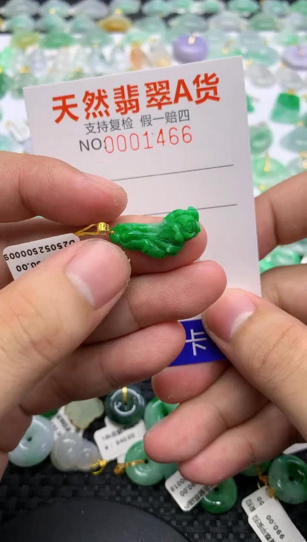 翡翠18K金镶嵌颈饰11111111111