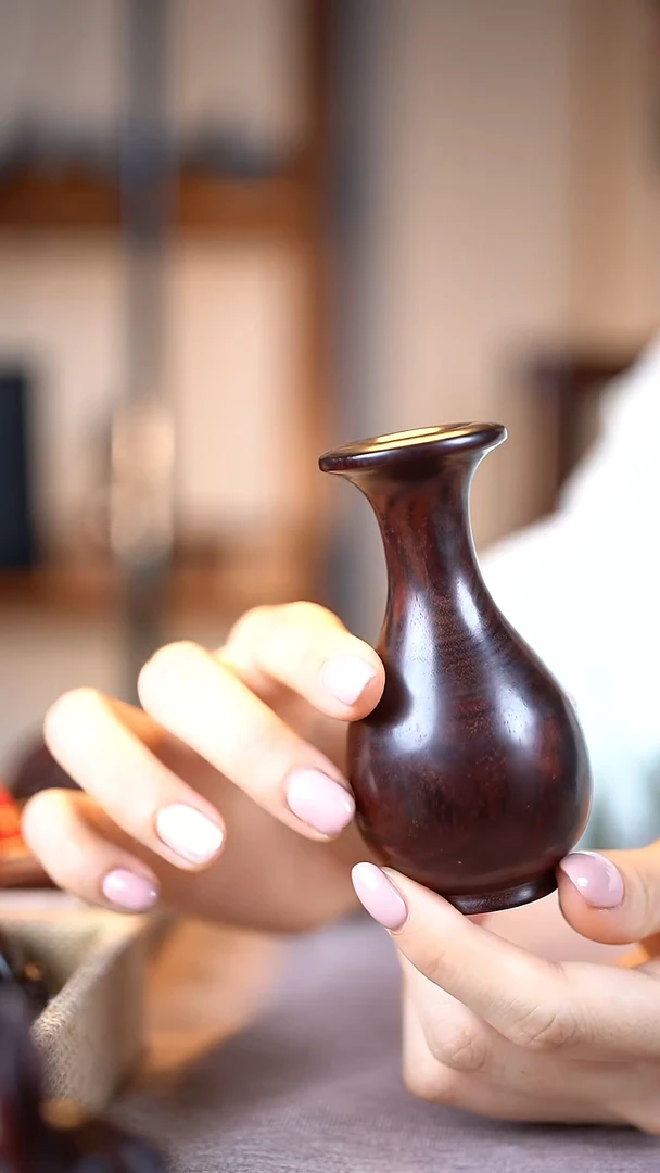 檀香紫檀（小叶紫檀）花瓶