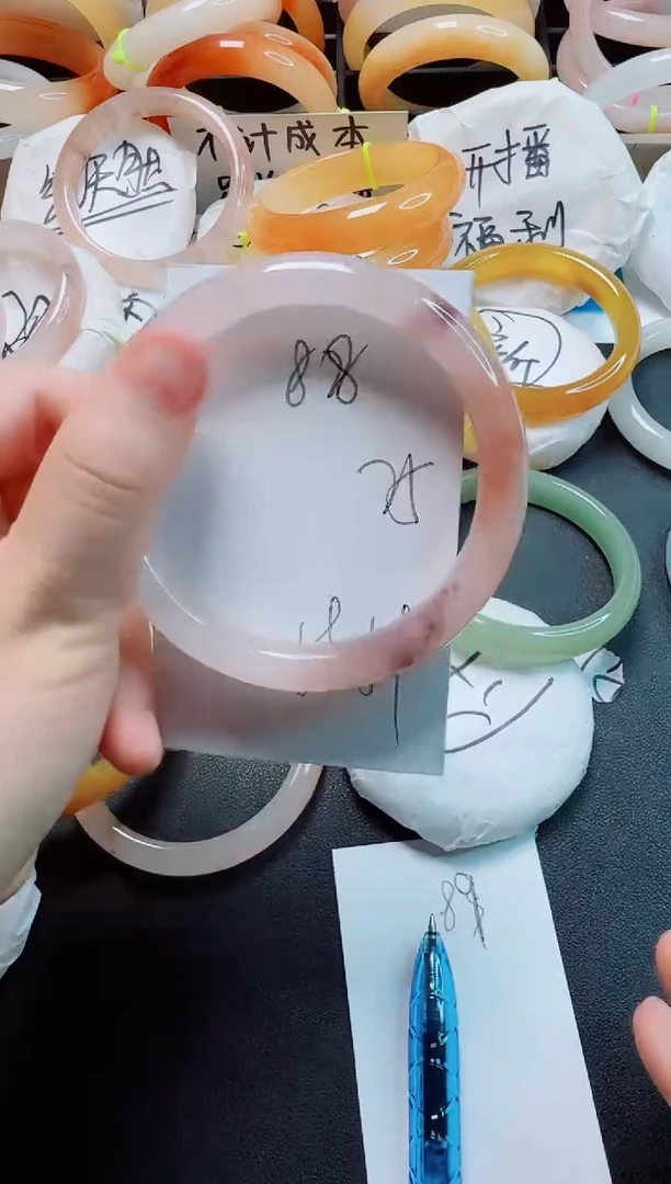 石英质玉手镯未镶嵌88