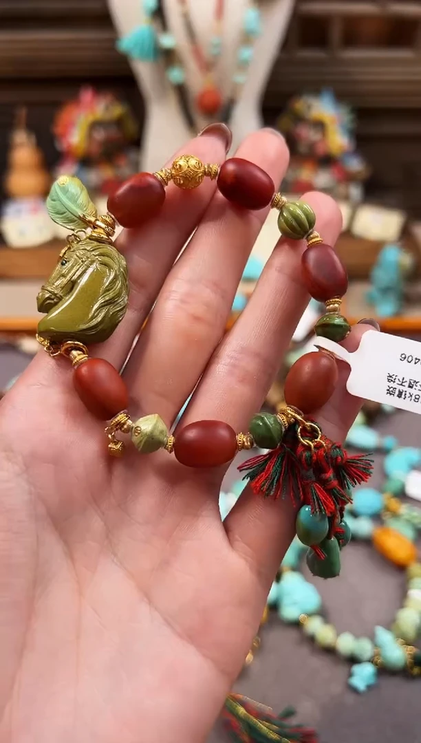 18K金镶嵌手链南红玛瑙南红马首手链