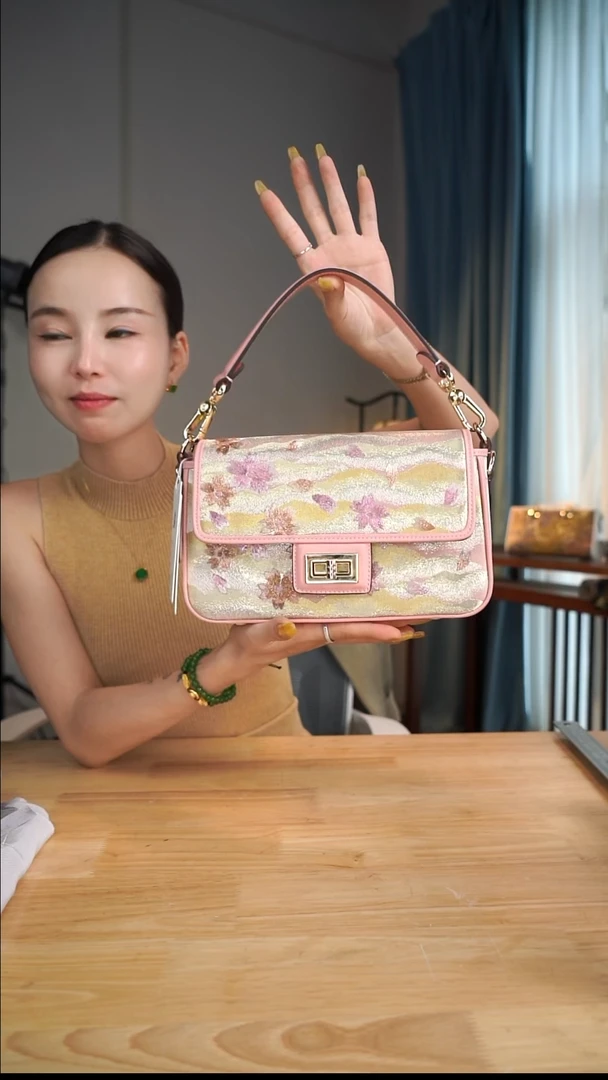 蚕丝彼***福刺绣小方包