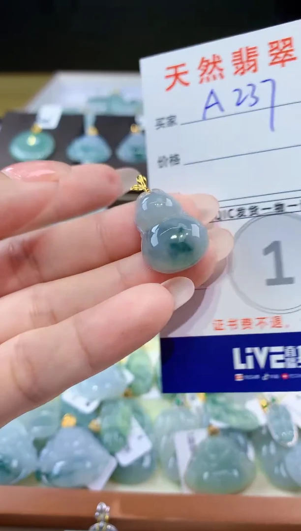 颈饰18K金镶嵌翡翠天然翡翠A货挂件