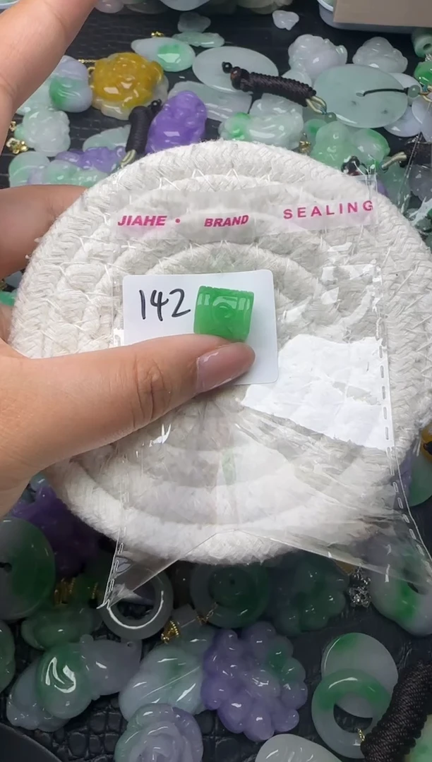 颈饰未镶嵌翡翠缅甸翡翠吊坠