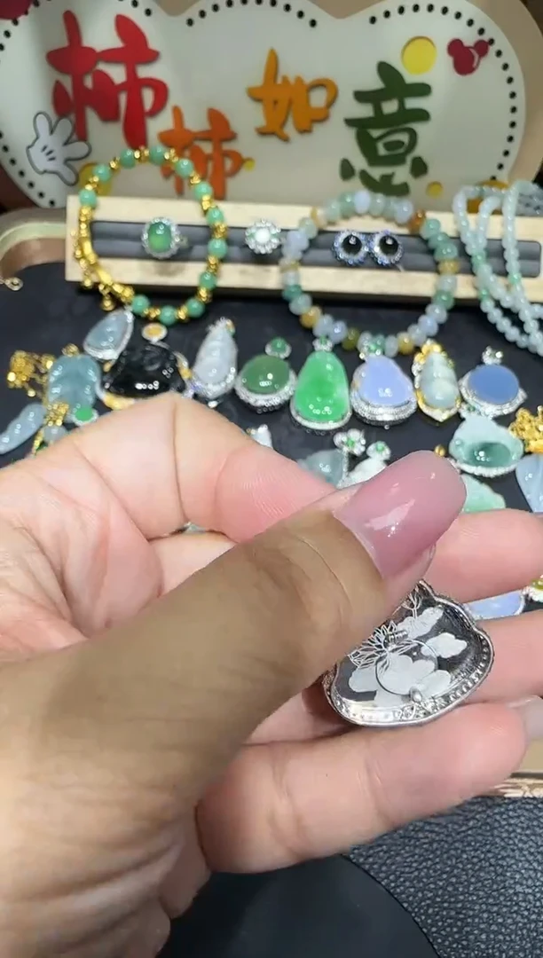 吊坠(不含链)18K金镶嵌翡翠勿拍