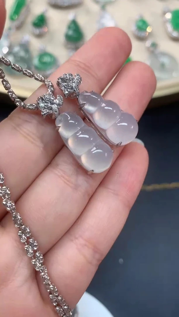 【闪购商品】翡翠吊坠(不含链)18K金镶嵌豆子A23|多样性发其一3800