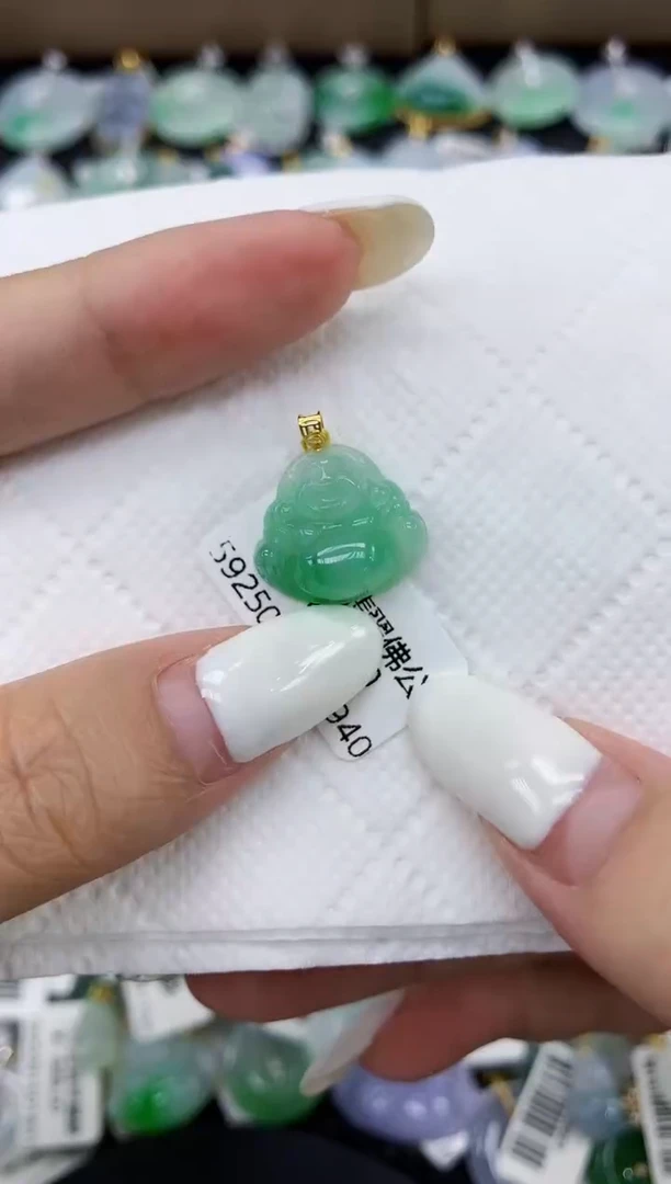 颈饰18K金镶嵌翡翠11111111111