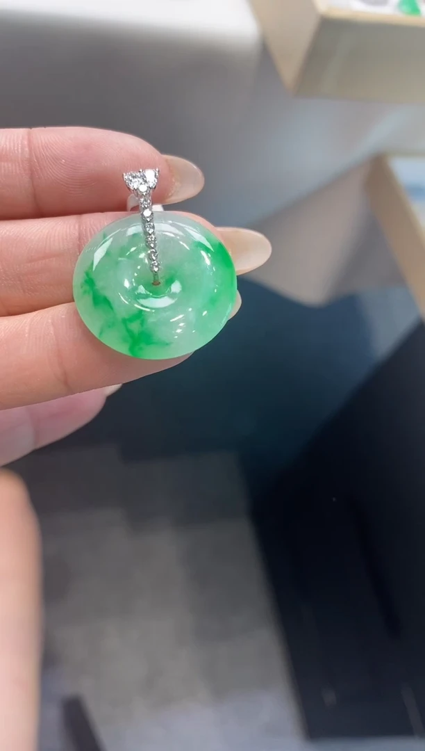 翡翠18K金镶嵌吊坠(不含链)平安扣