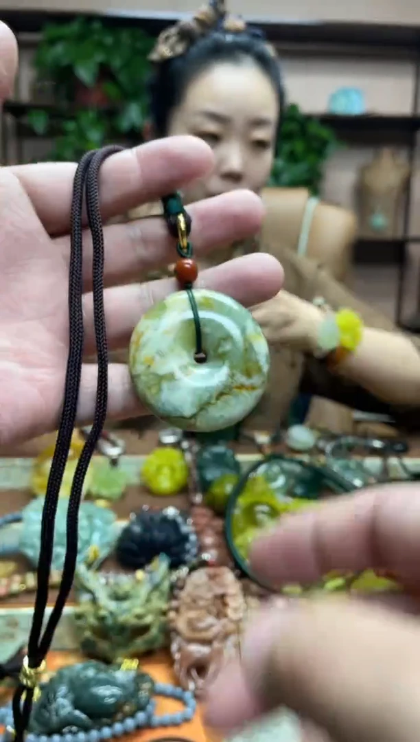 未镶嵌岫玉吊坠·1