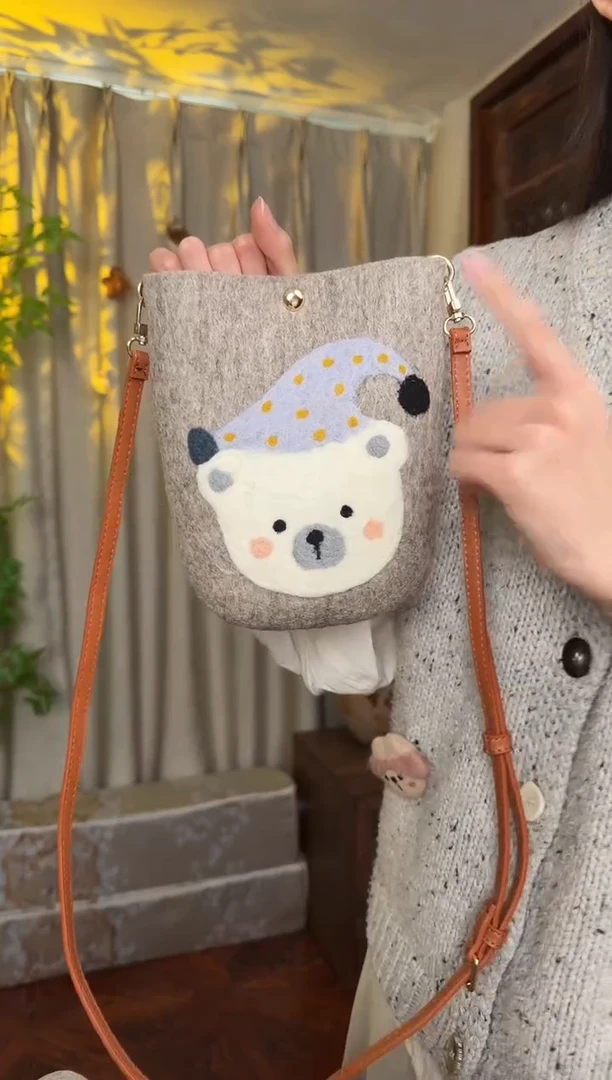 羊毛非遗羊毛毡包 手机包灰小熊