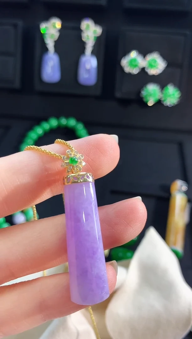 【闪购商品】翡翠吊坠(不含链)18K金镶嵌吊坠