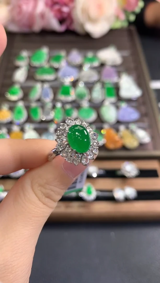 18K金镶嵌戒指翡翠v64