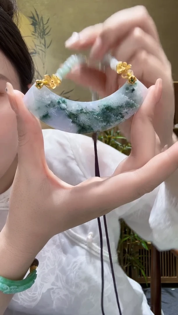 翡翠未镶嵌颈饰吊坠