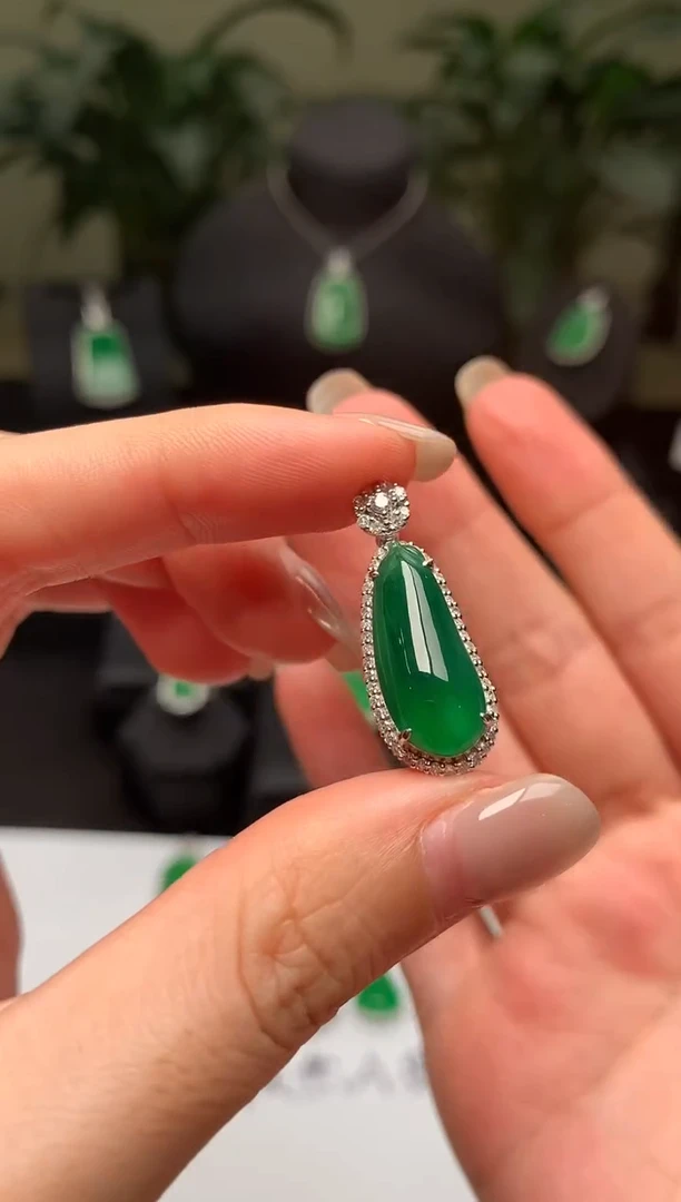 翡翠18K金镶嵌吊坠(不含链)福瓜