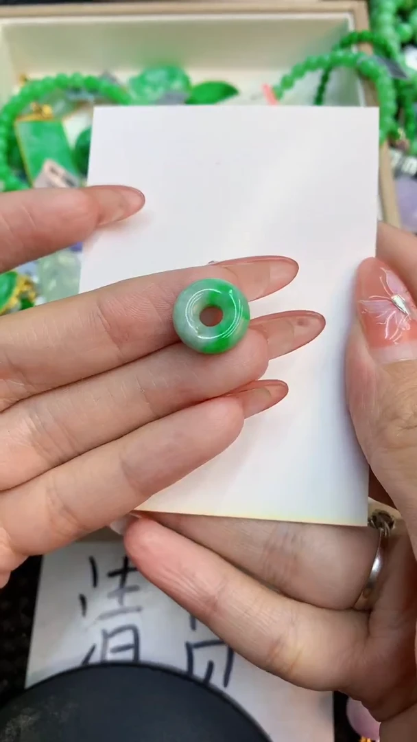 颈饰未镶嵌翡翠1