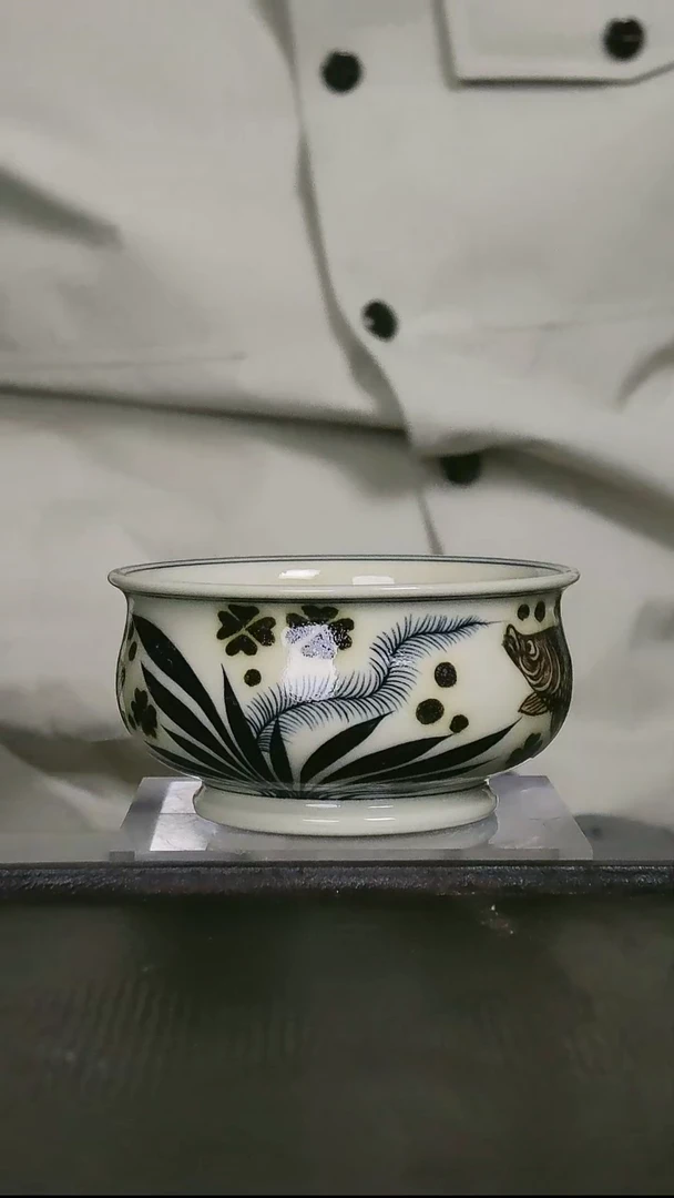 青花釉里金鱼藻炉士杯